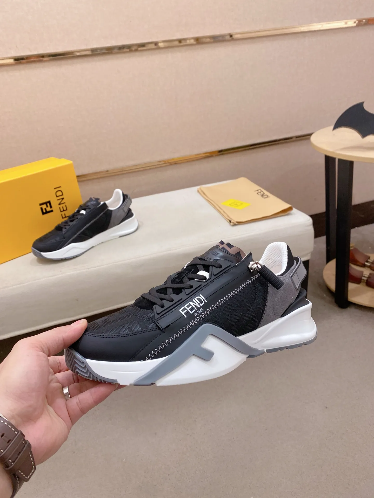 Factory price: 540💰(high version) [Fendi] Fendi’s latest casual shoes for men! Available at counters simultaneously! A one-to-one replica of the original. Made entirely of imported top-grain calfskin, the interior is made of top-grain water-dyed cowhide, and the original factory-supplied rubber outsole. Leading new fashion concepts. Matching code: 38-44 can be customized, 45 is not returnable!